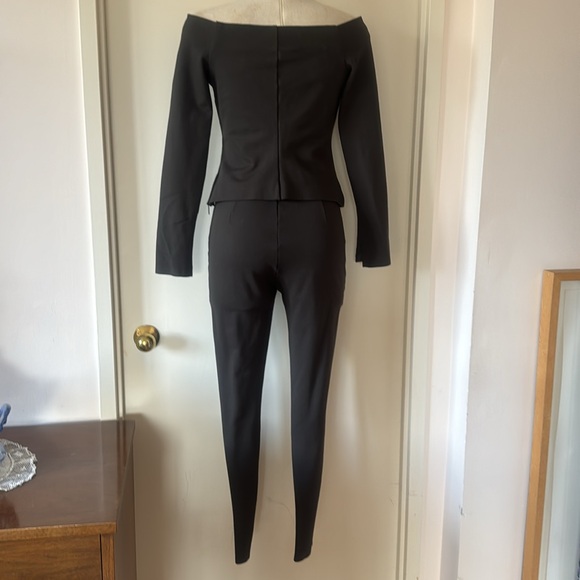 💕Marciano Taupe 2 Piece Athleisure Set Top 8, Slim Pants 4 EUC - Picture 4 of 13